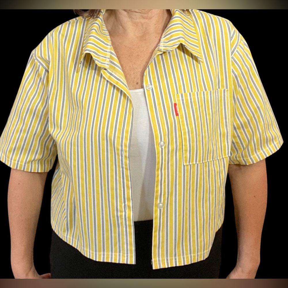 Oversized cropped button up shirt Korean brand 100% cotton size S/M